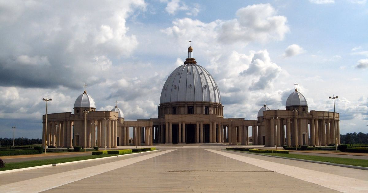 Yamoussoukro Landmark & Central Historic Promenade, Côte d'Ivoire — AMG Visa Guide